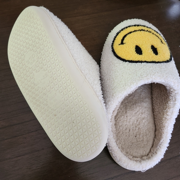 Smiley Face Slippers - Picture 4 of 5